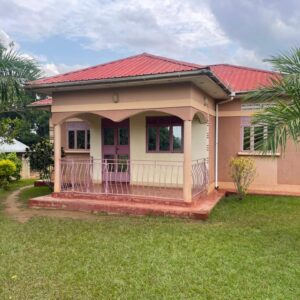 5 BEDROOM  HOUSE NEXT TO AIRFIELD IN AYIVU