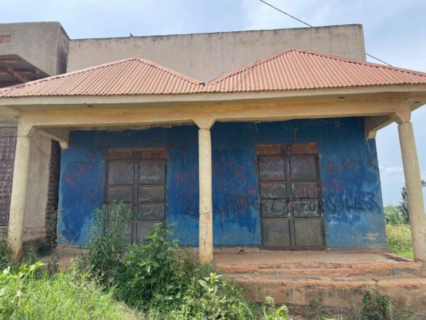 COMMERCIAL HOUSES IN RUSHERE
