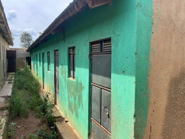 COMMERCIAL HOUSES IN RUSHERE - Image 5