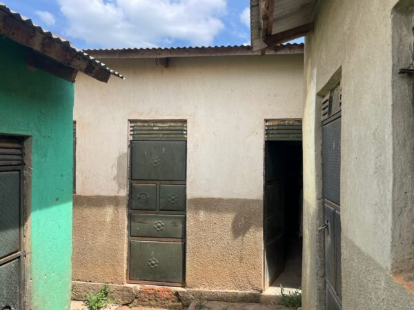 COMMERCIAL HOUSES IN RUSHERE - Image 4