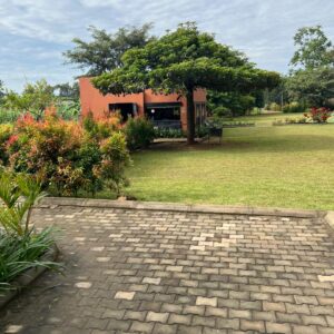 GARDENS WITH A BAR AND RESTAURANT IN MBALE