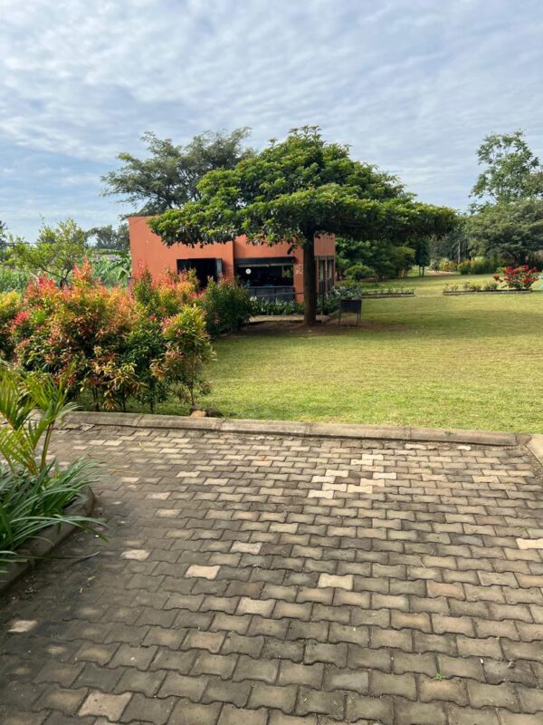 GARDENS WITH A BAR AND RESTAURANT IN MBALE