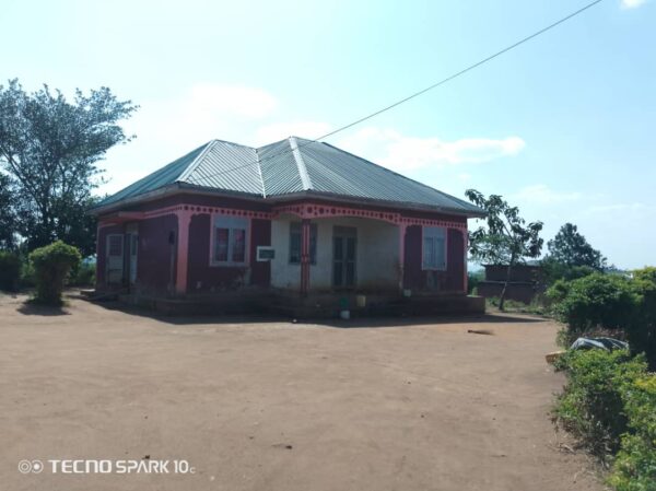 50 ACRES OF LAND WITH A SCHOOL AND HOSPITAL IN KYENJOJO. - Image 2
